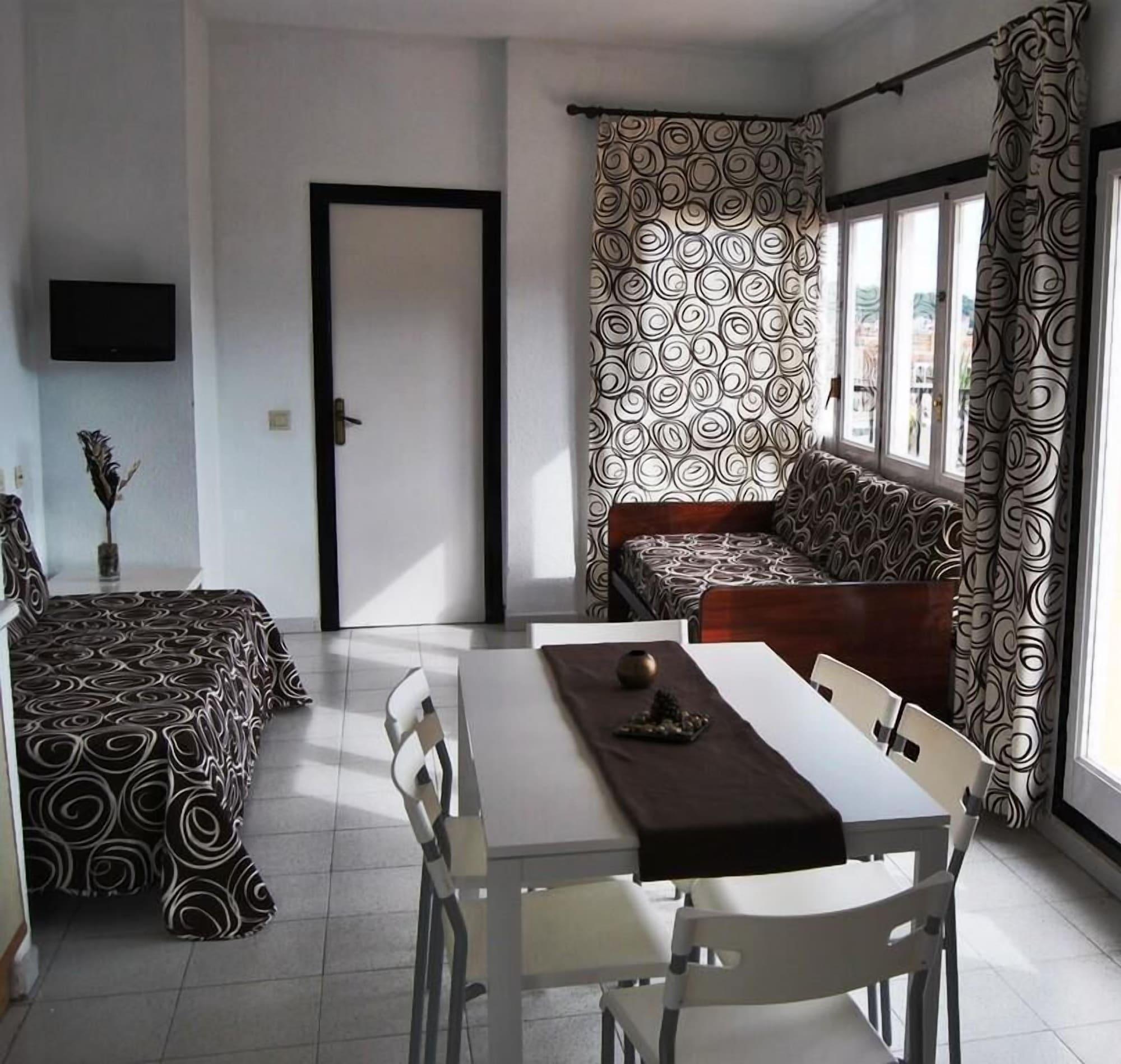 Apartaments Ar Enjoy Monjardi Lloret de Mar Bagian luar foto