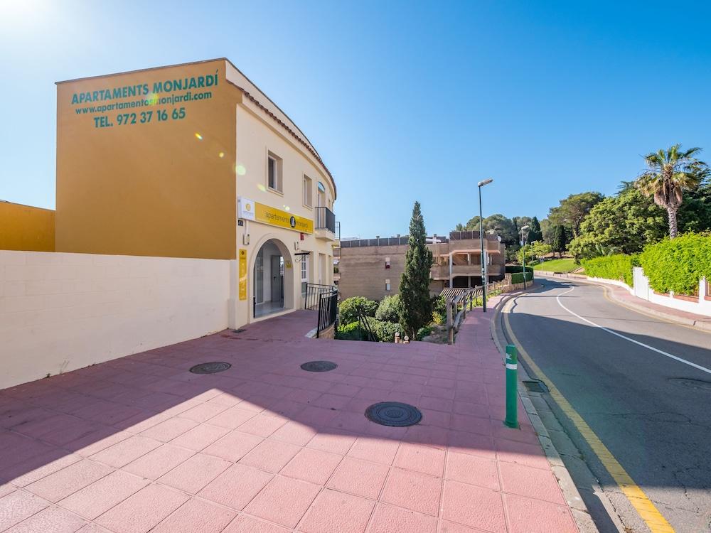 Apartaments Ar Enjoy Monjardi Lloret de Mar Bagian luar foto
