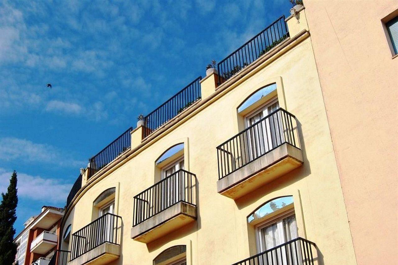 Apartaments Ar Enjoy Monjardi Lloret de Mar Bagian luar foto
