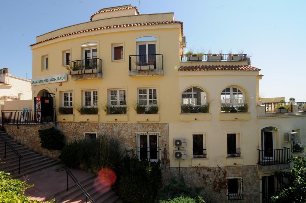 Apartaments Ar Enjoy Monjardi Lloret de Mar Bagian luar foto