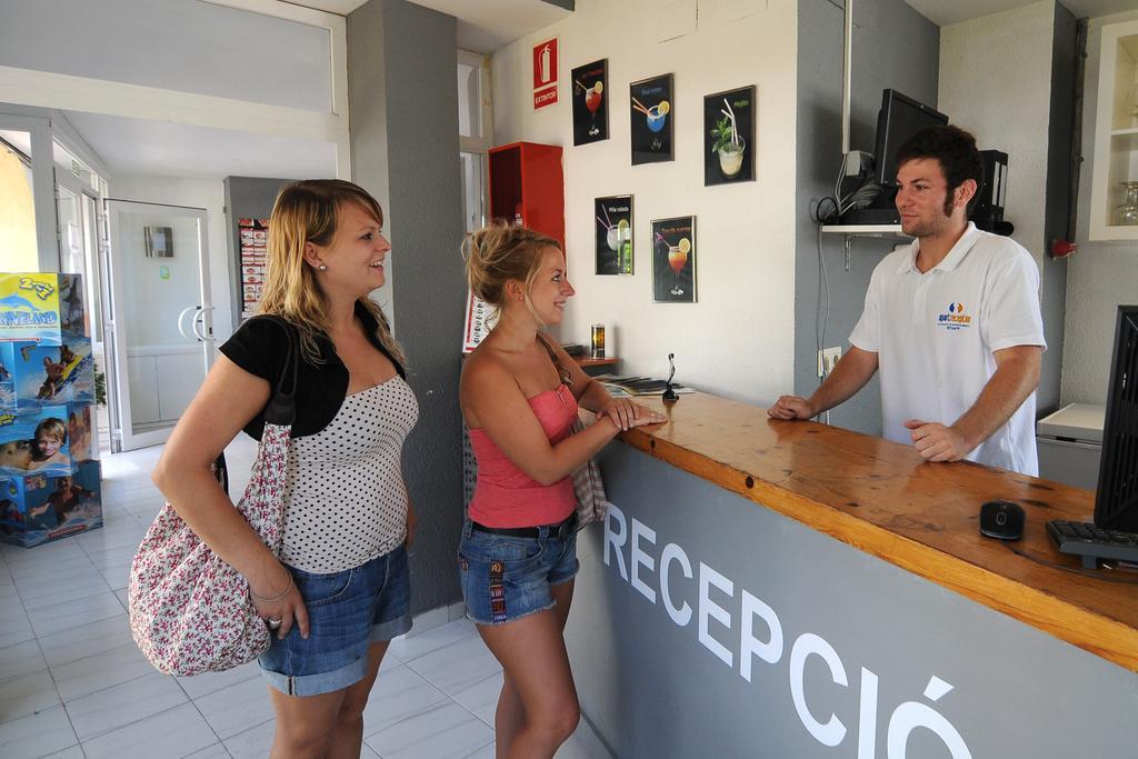 Apartaments Ar Enjoy Monjardi Lloret de Mar Bagian luar foto